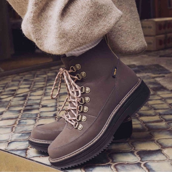 NEW Teva Midform Boots in Sand Dune, Size 6.5 New w/o Box - Picture 11 of 11